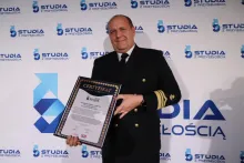 Wydział Nawigacyjny po raz czwarty laureatem konkursu „Studia z Przyszłością 2024” oraz Certyfikatem Nadzwyczajnym PREMIUM oraz PROGRES ROKU!