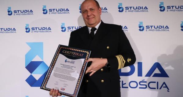Wydział Nawigacyjny po raz czwarty laureatem konkursu „Studia z Przyszłością 2024” oraz Certyfikatem Nadzwyczajnym PREMIUM oraz PROGRES ROKU!